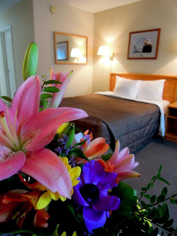 Homestead Inn แบมฟ์ ภายนอก รูปภาพ